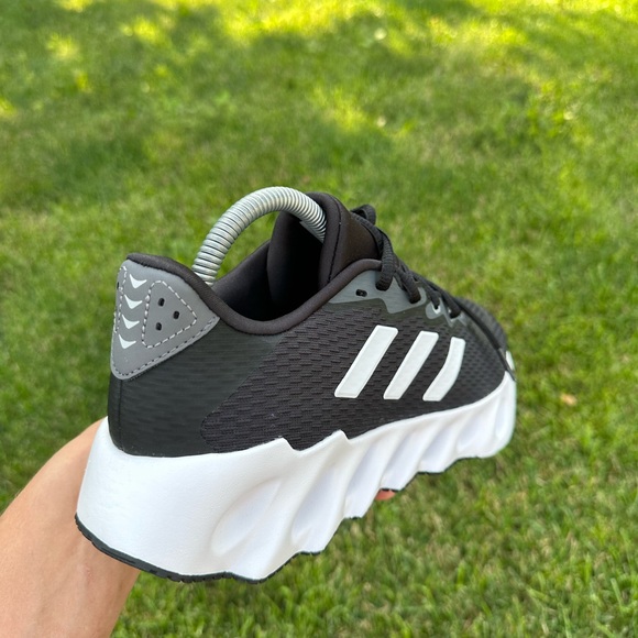 Women’s running shoes Adidas Switch FWD Brand new Black size 8 - Picture 5 of 6